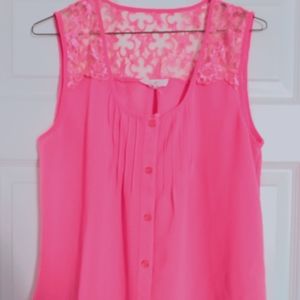 Hot pink blouse with lace top 🌺